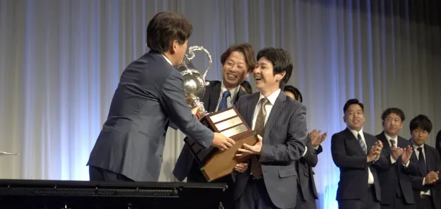IDOM CUP/IDOM AWARD